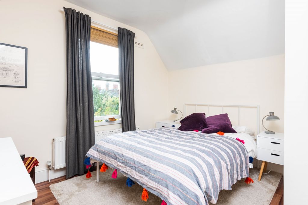 Property photo 2 of 16 86 Divinity Road High-8
