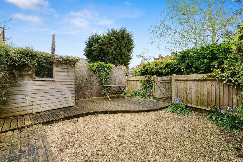 Property photo 3 of 10 Helliwel & Co.