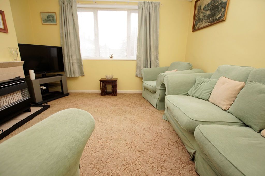 Property photo 2 of 15 Lounge