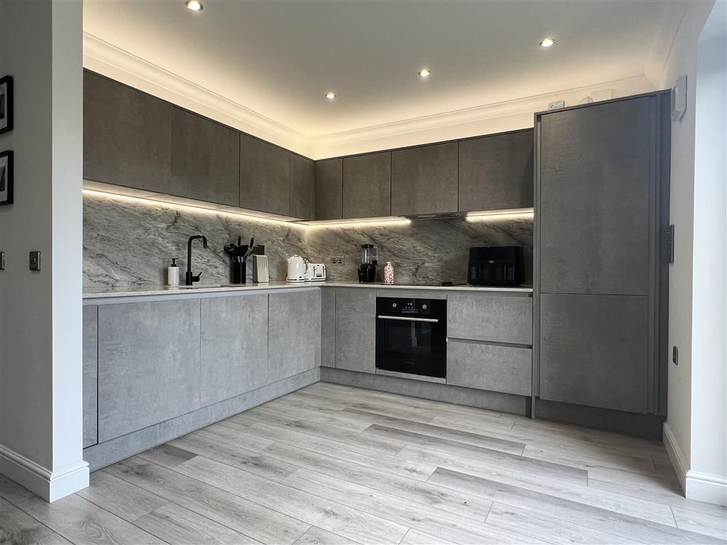 Property photo 1 of 10 Kitchen New