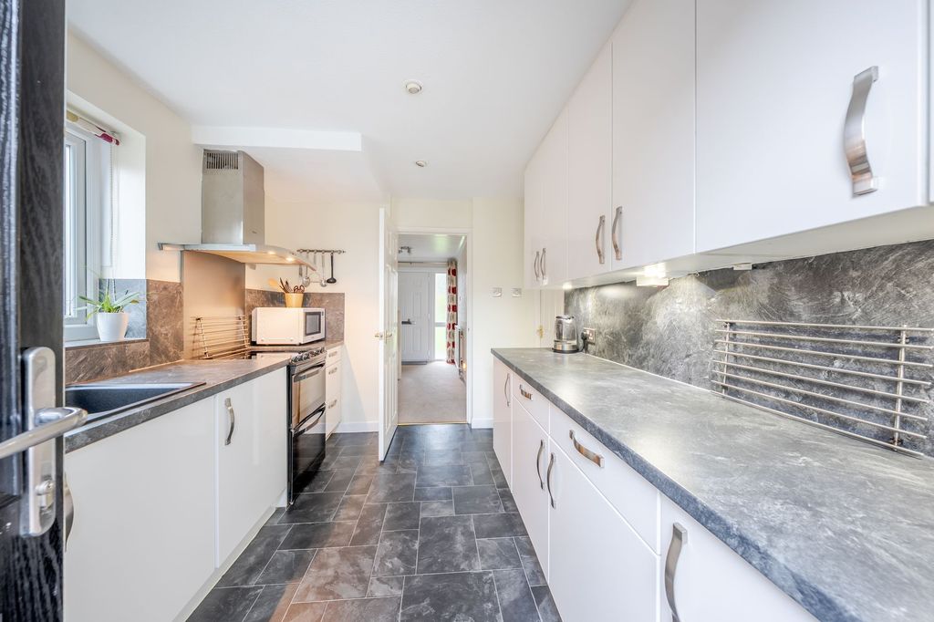 Property photo 2 of 25