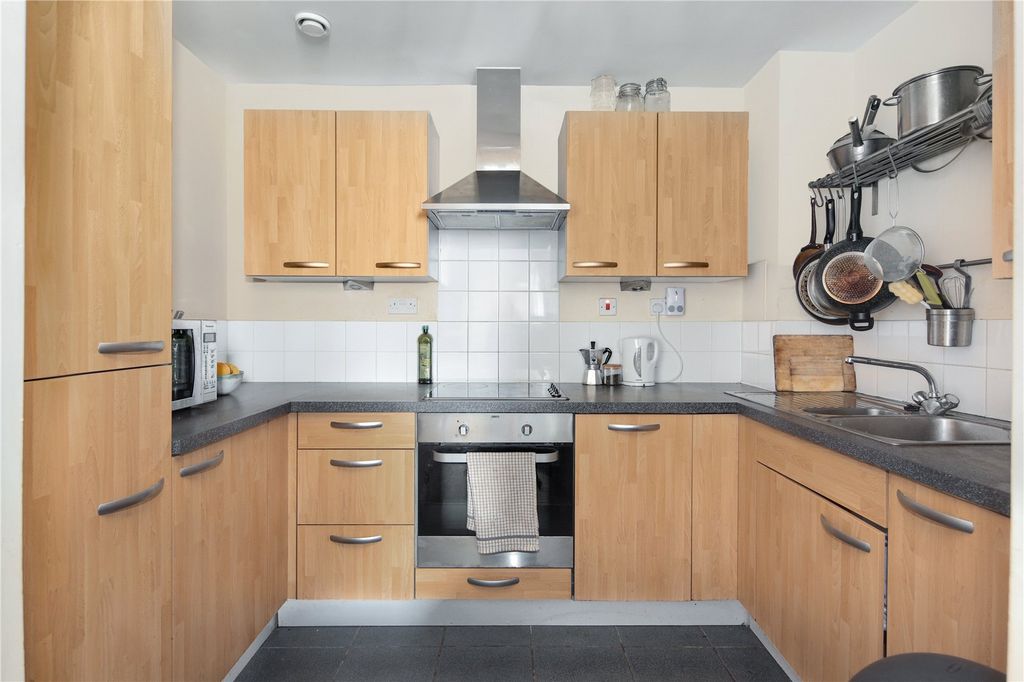 Property photo 3 of 7 Kitchen