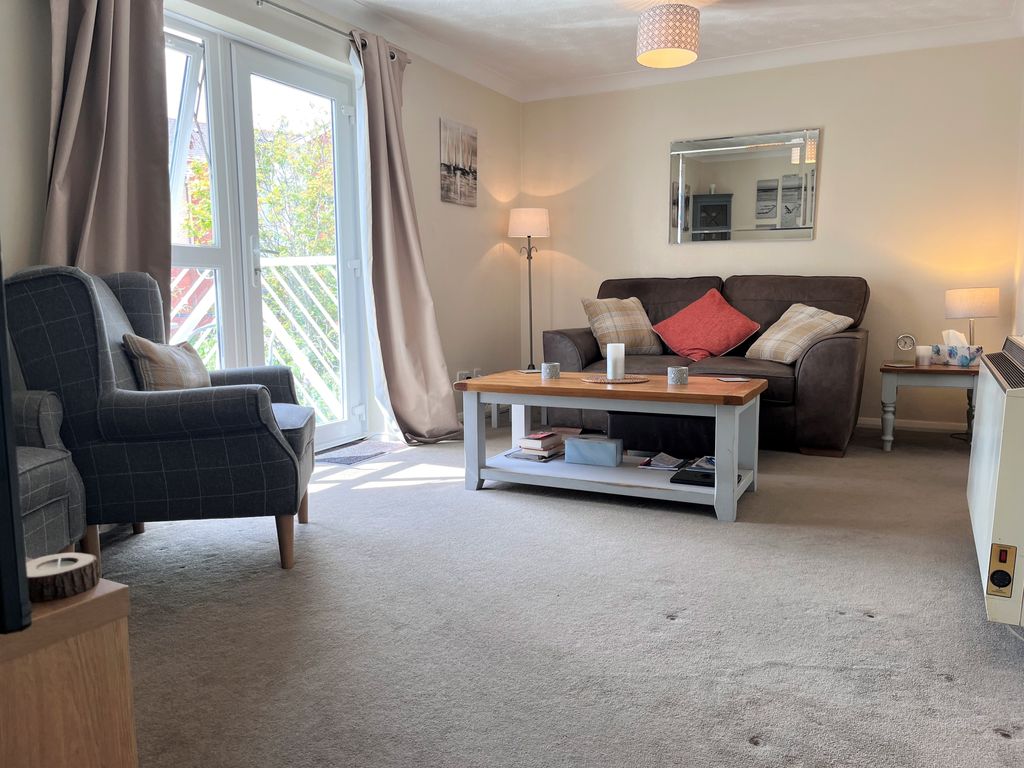 Property photo 3 of 11 Living Room