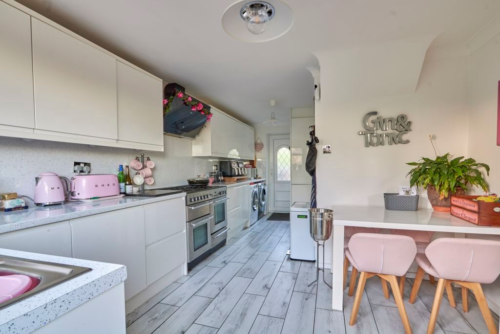 Property photo 2 of 16 Kitchen