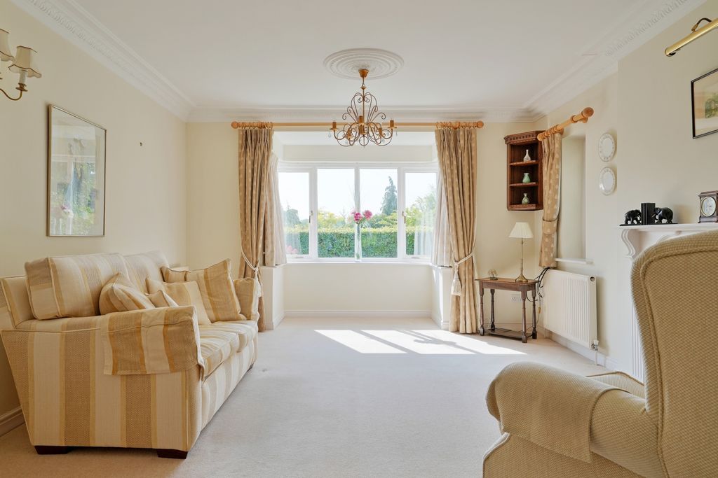 Property photo 3 of 35 Living Room