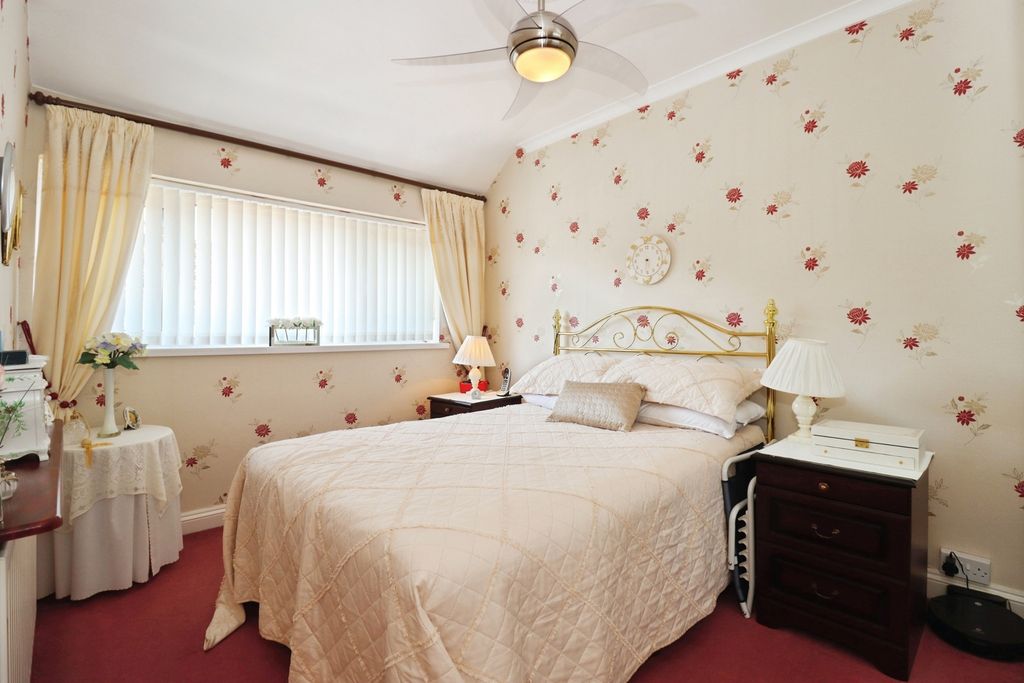 Property photo 3 of 20 Bedroom