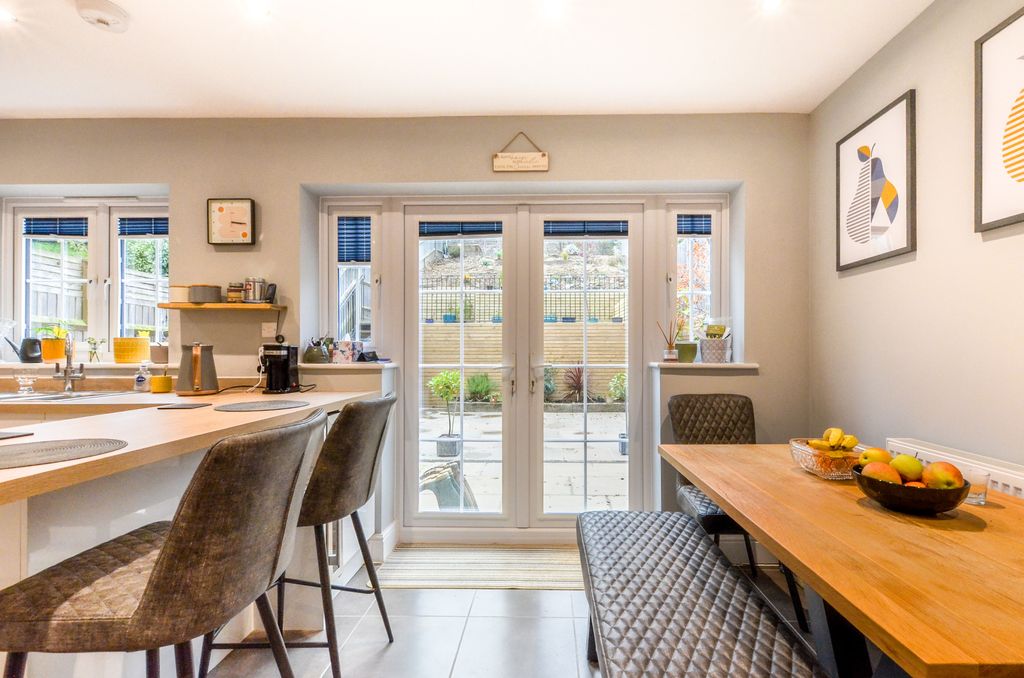 Property photo 2 of 23