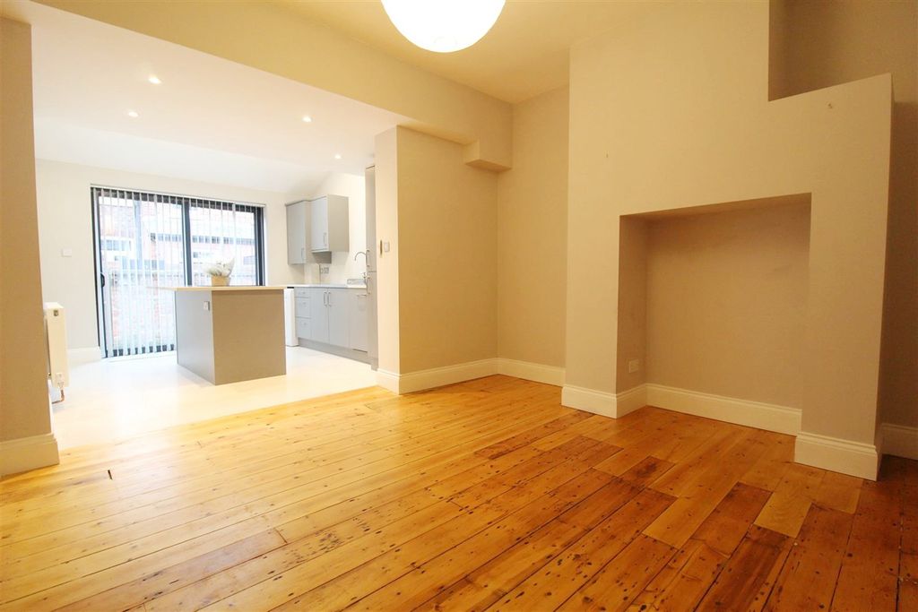 Property photo 3 of 9 Dining Room
