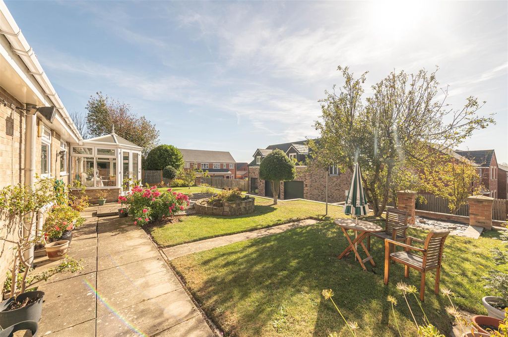 Property photo 3 of 30 Garden View Two