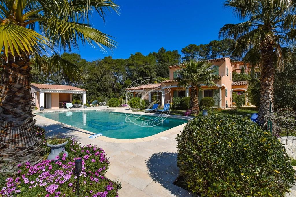 Property photo 1 of 30 For Sale - Flayosc Very Beautiful Villa With Commanding View And Swimming Pool