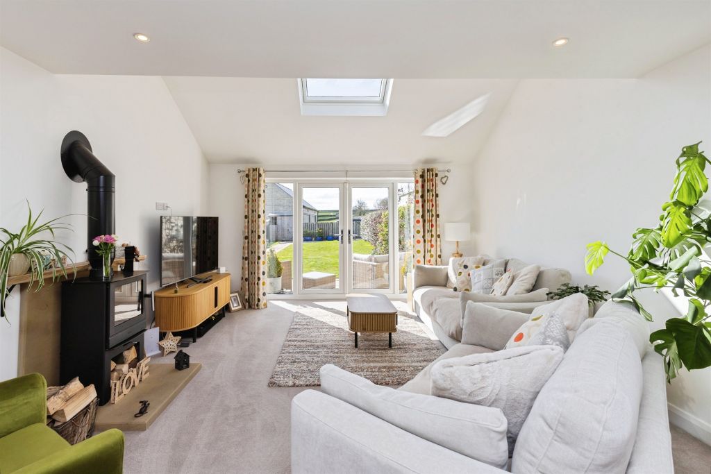 Property photo 2 of 32