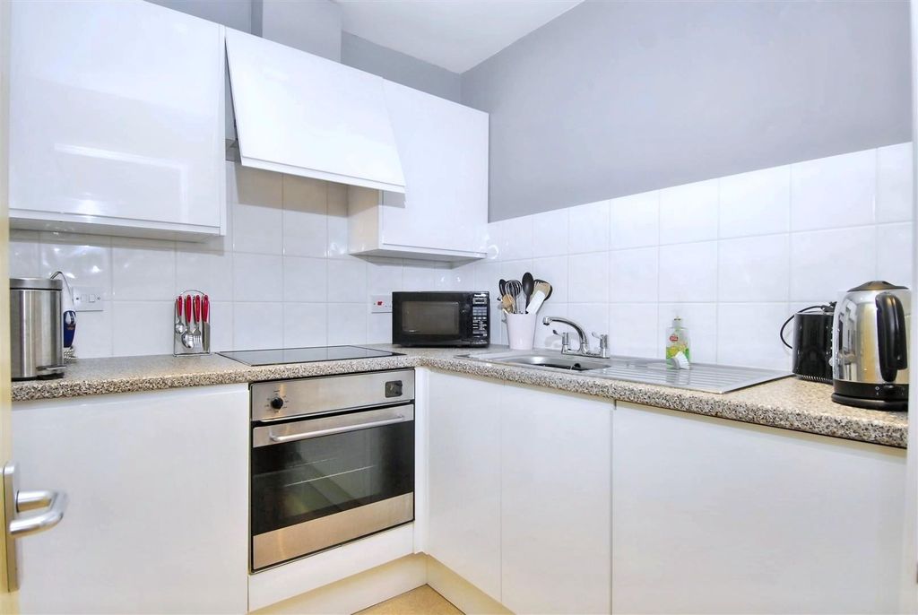 Property photo 2 of 4 Central Park Towers Kitchen.Jpeg
