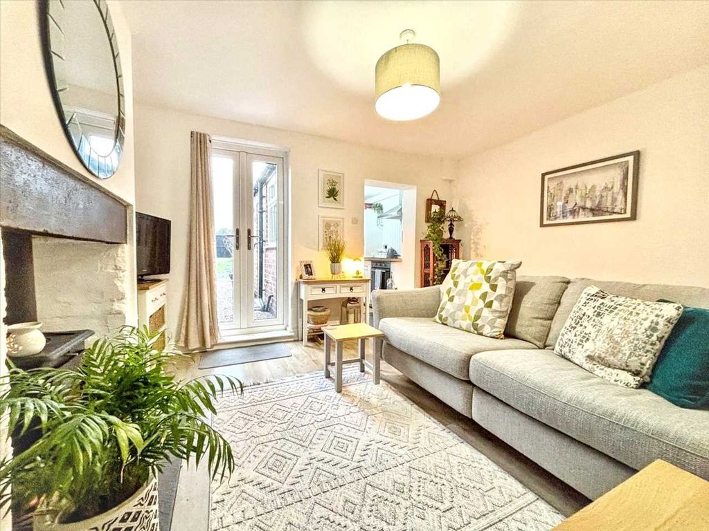 Property photo 2 of 28 Lounge