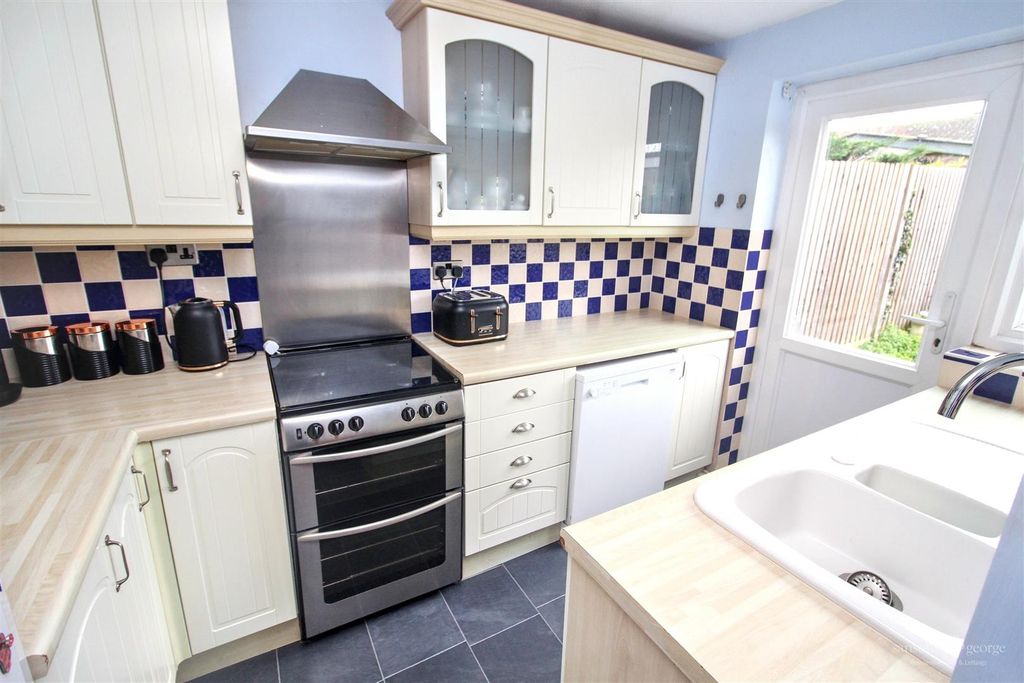 Property photo 2 of 14 Kitchen