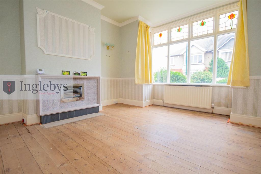 Property photo 2 of 25