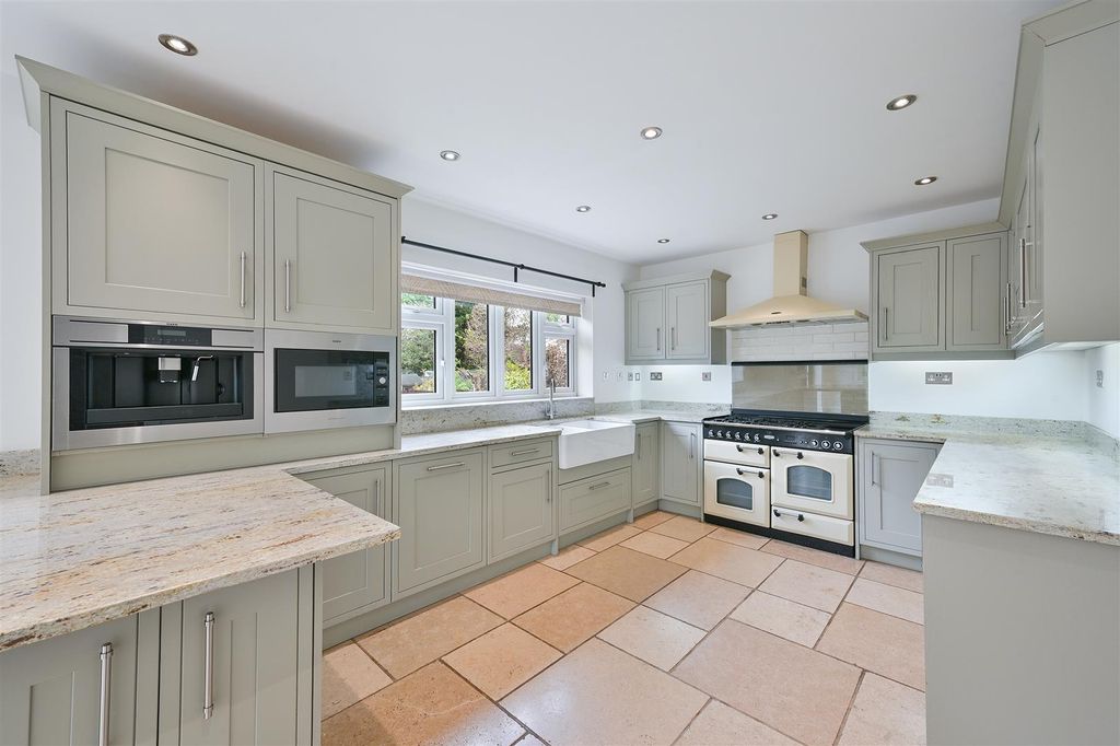 Property photo 3 of 19 Longdown Lane North, - (3).Jpg