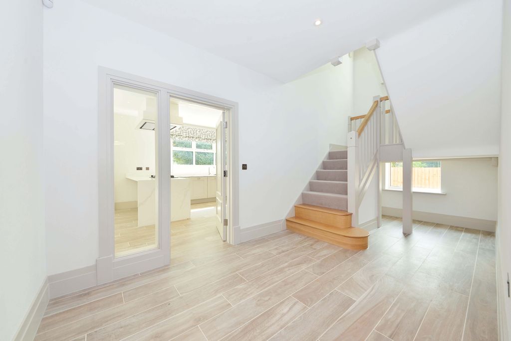 Property photo 2 of 32