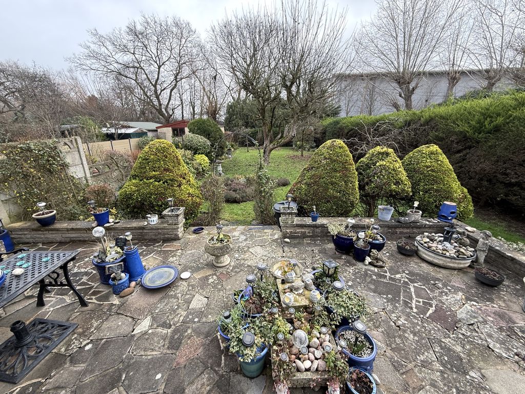 Property photo 2 of 5