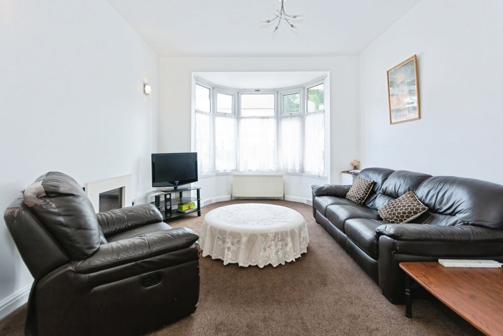 Property photo 2 of 16 Photo