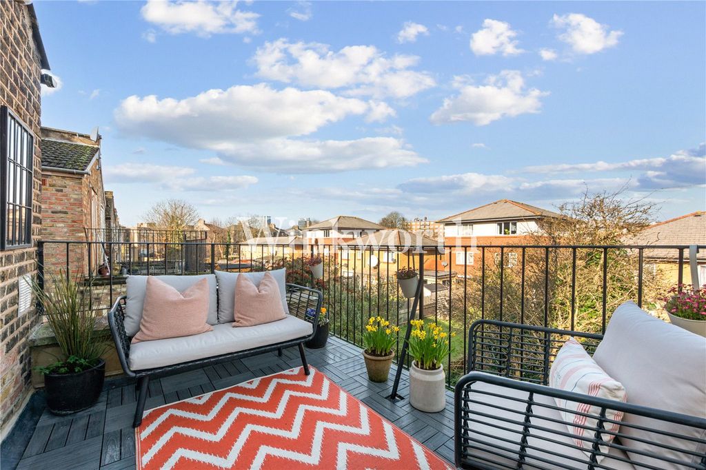 Property photo 2 of 18 Picture No. 16