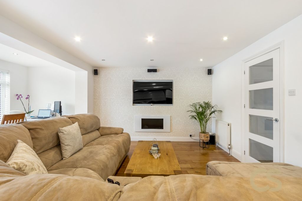 Property photo 2 of 17 722353
