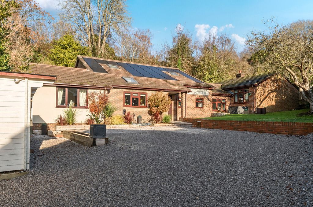 Property photo 1 of 19 1383189-51-692701...