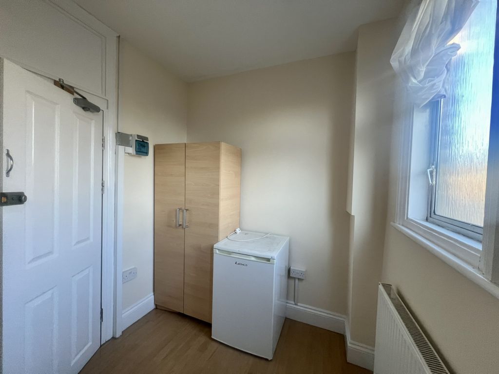 Property photo 3 of 7 Gallery