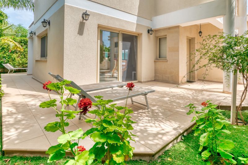 Property photo 2 of 25 Front Veranda