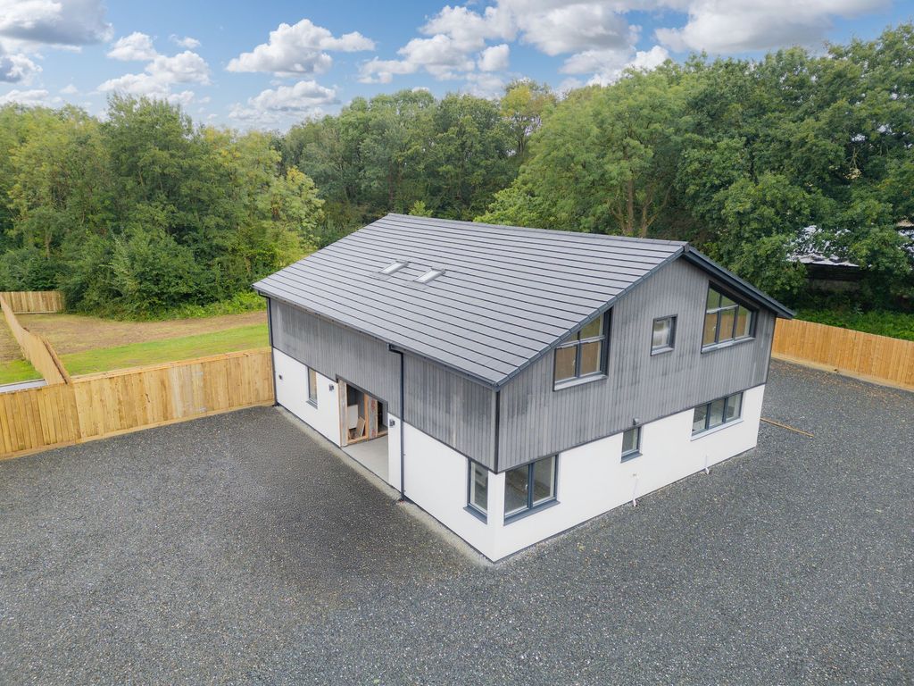 Property photo 1 of 28