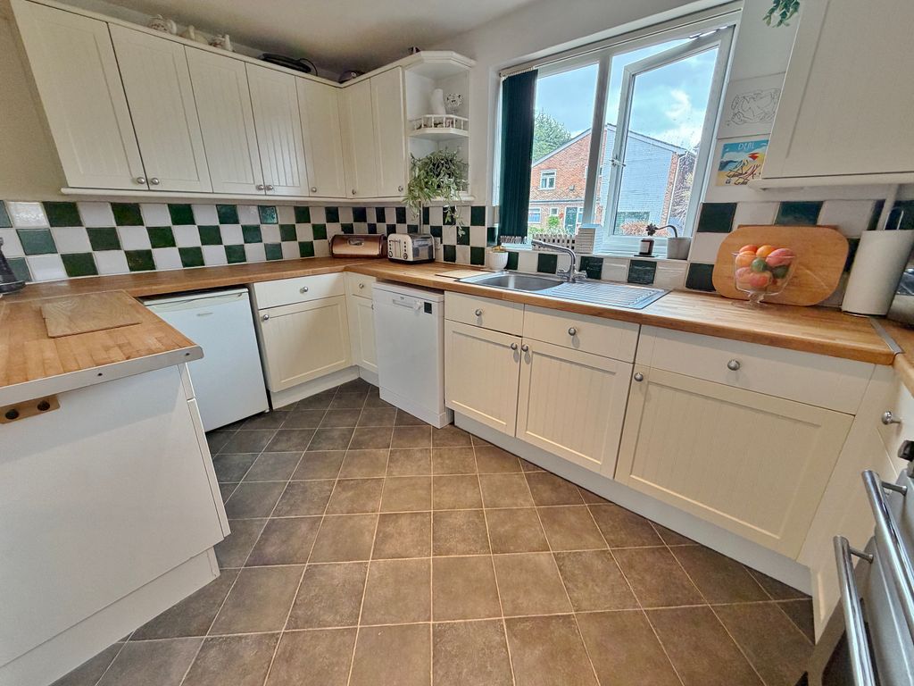 Property photo 3 of 28