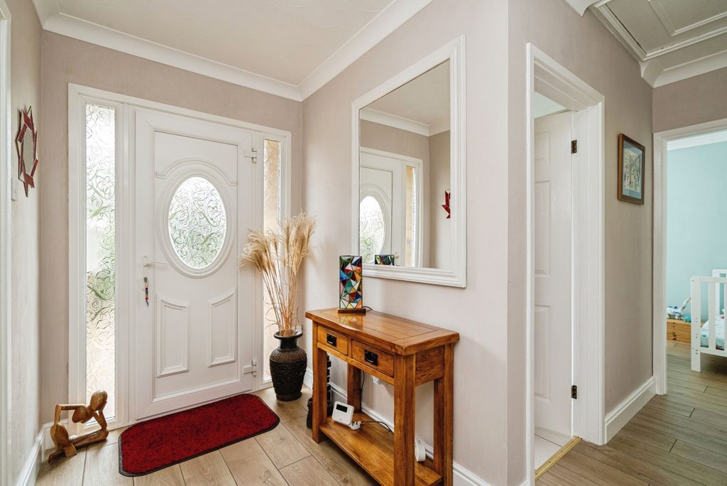 Property photo 2 of 17 Photo
