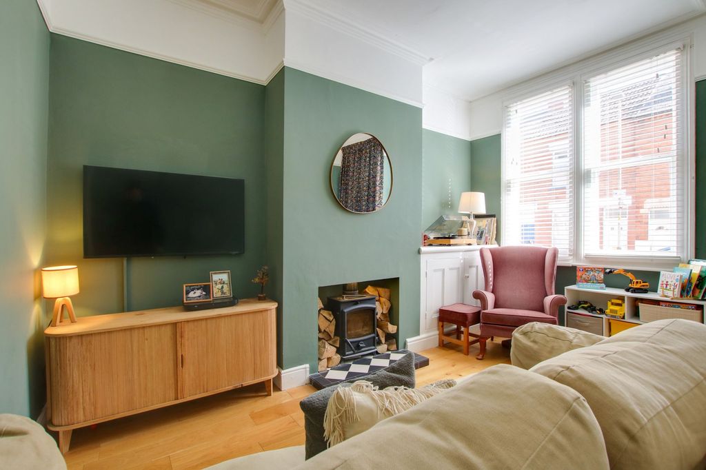 Property photo 2 of 27