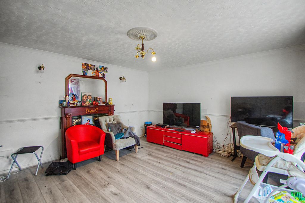 Property photo 3 of 17 119 Worlds End Lane, Enfield, En2 7Rg
