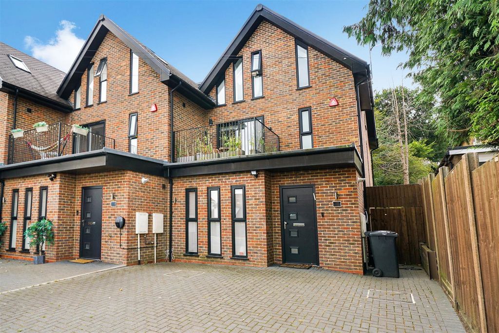 Property photo 1 of 24