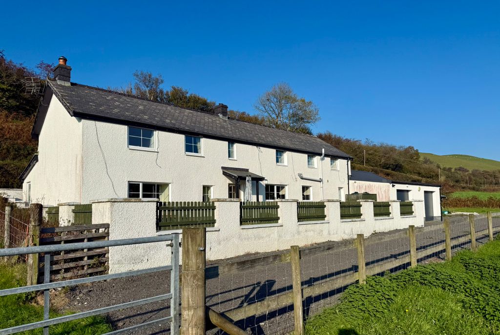 Property photo 2 of 31