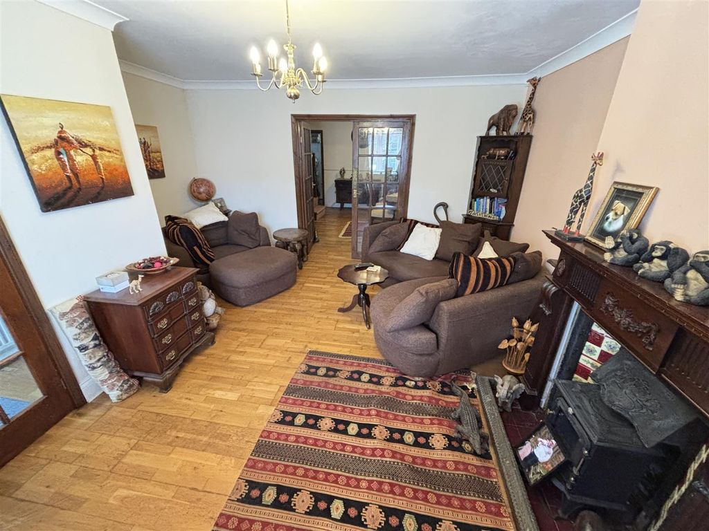 Property photo 3 of 14 Living Room