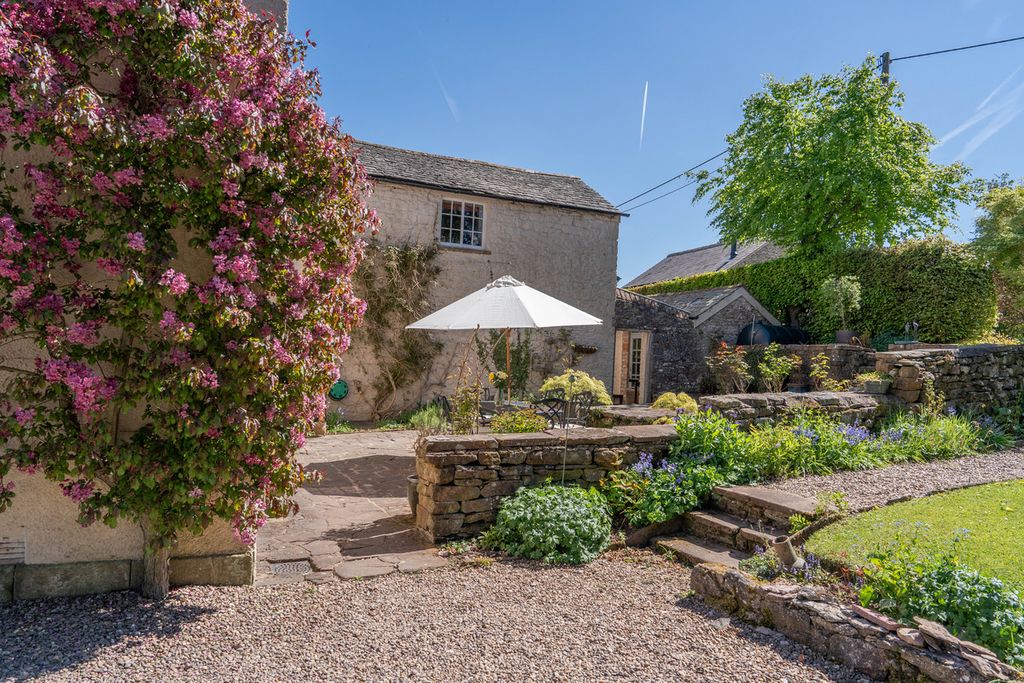 Property photo 2 of 40