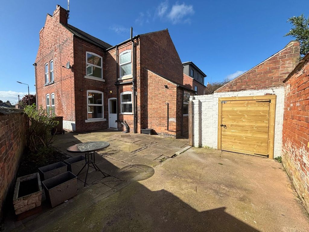 Property photo 2 of 20 Garden