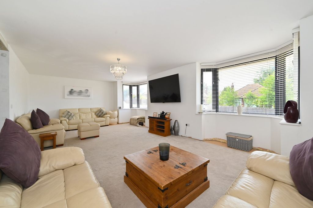 Property photo 2 of 24