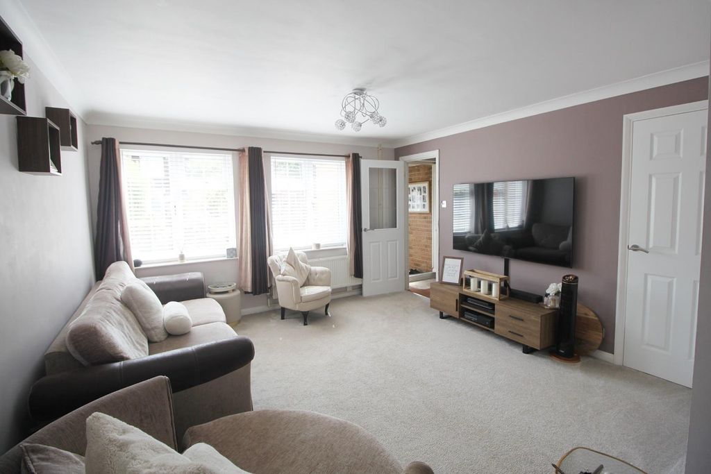 Property photo 2 of 11 Living.Jpg