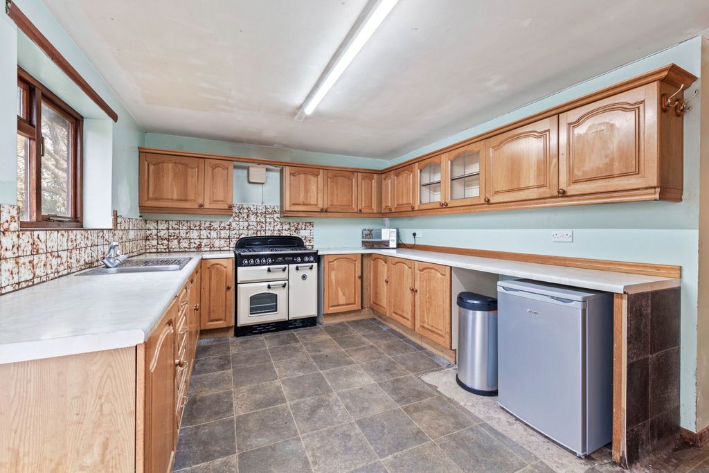 Property photo 2 of 29