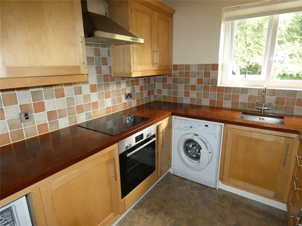 Property photo 3 of 8 Kitchen