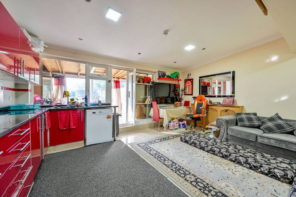 Property photo 2 of 7