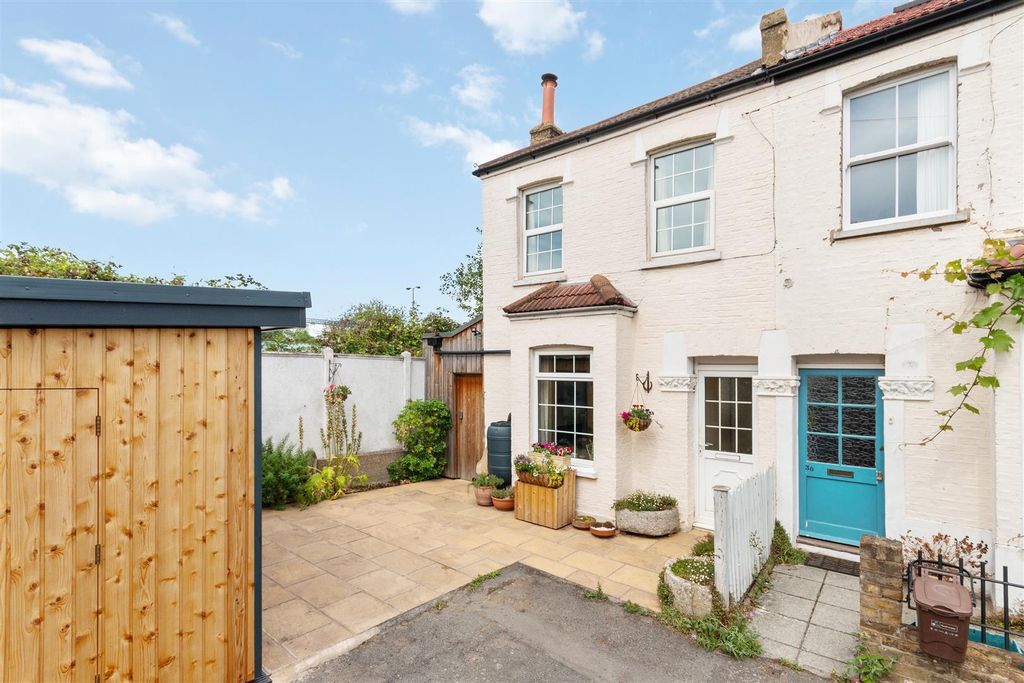 Property photo 1 of 11