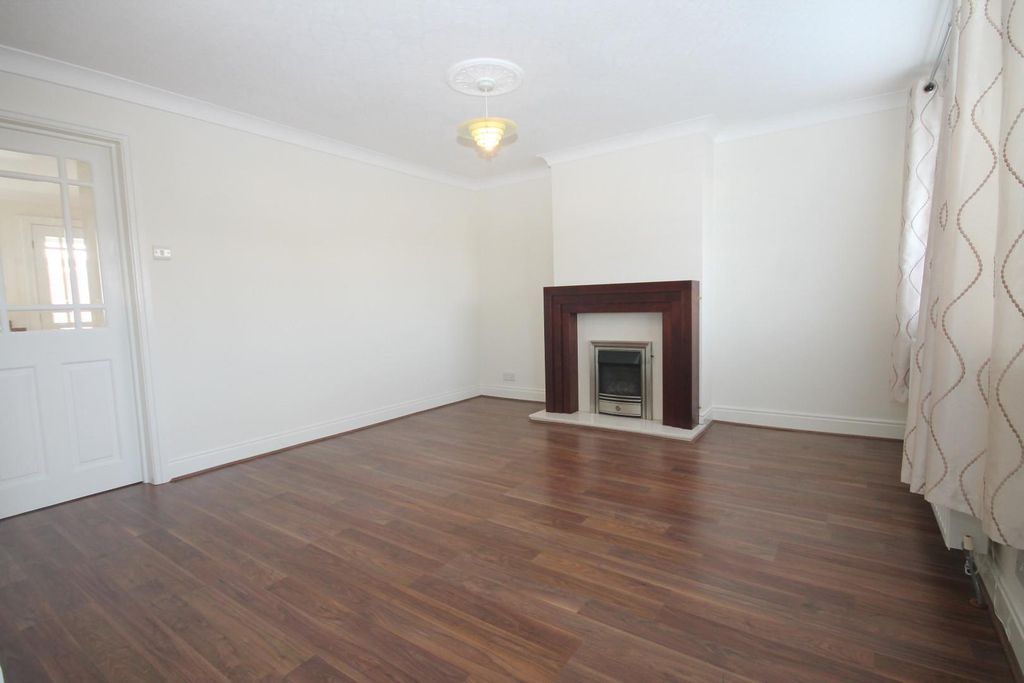 Property photo 2 of 9 Lounge