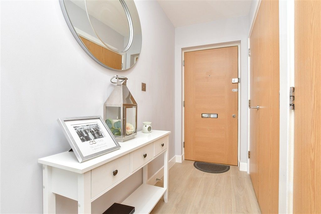 Property photo 3 of 15 Entrance Hall