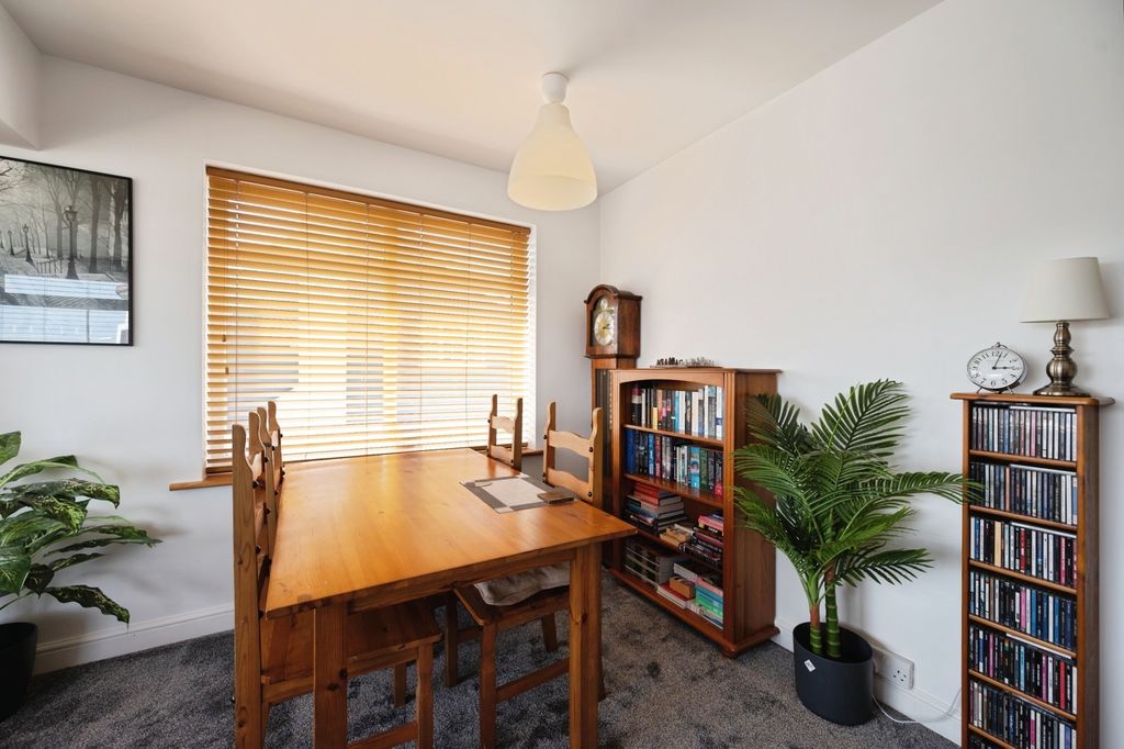 Property photo 2 of 17 Photo