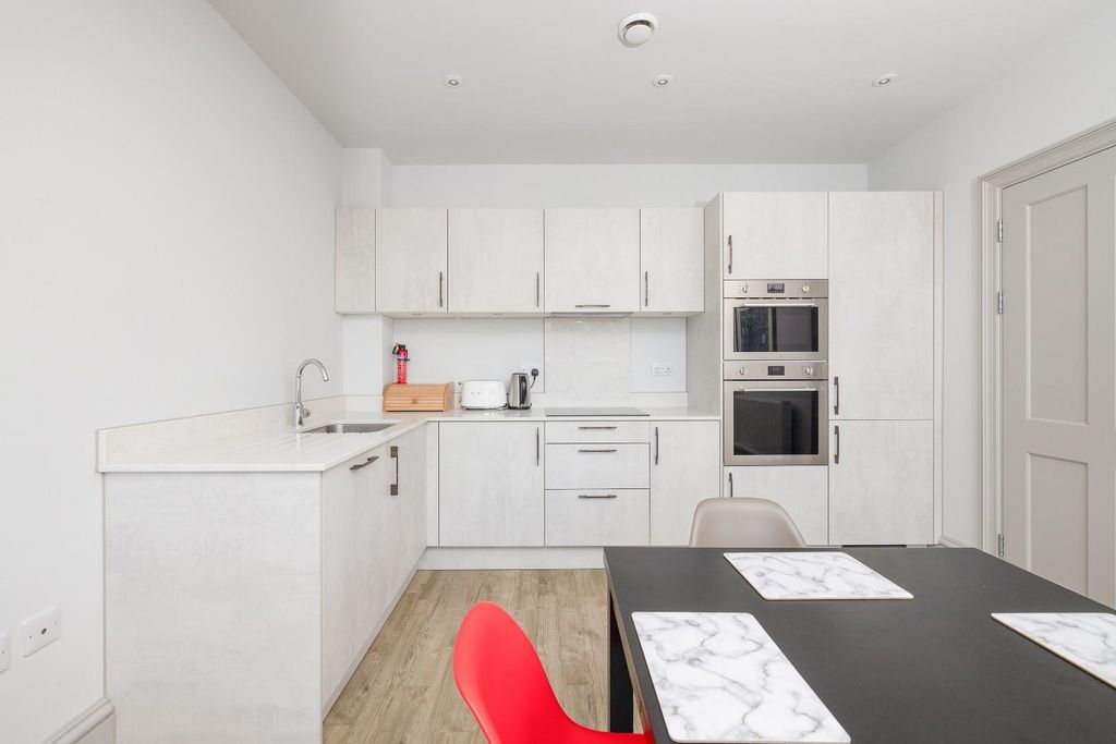 Property photo 3 of 16 Char5811.Jpg