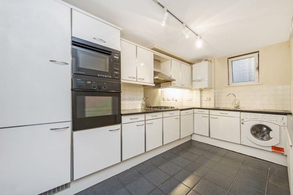 Property photo 2 of 8 Kitchen