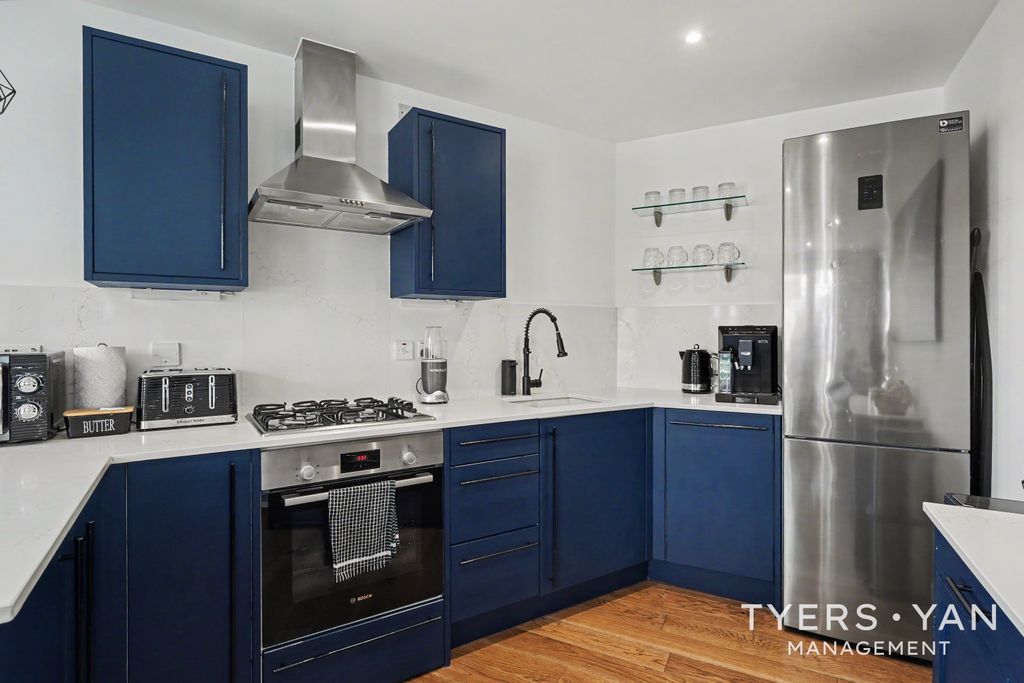 Property photo 2 of 18 Kitchen